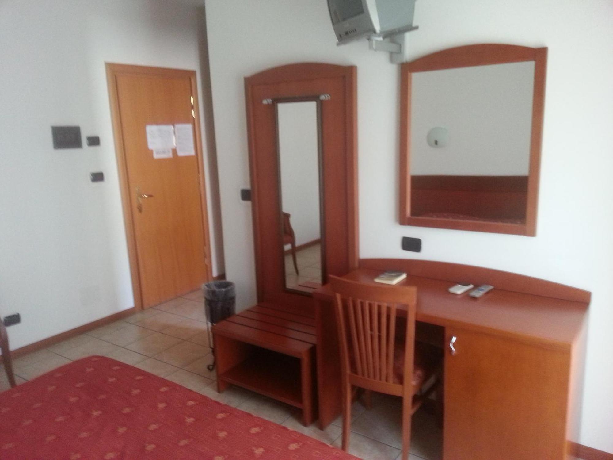 Real Asturias Hotel Acquappesa Bilik gambar