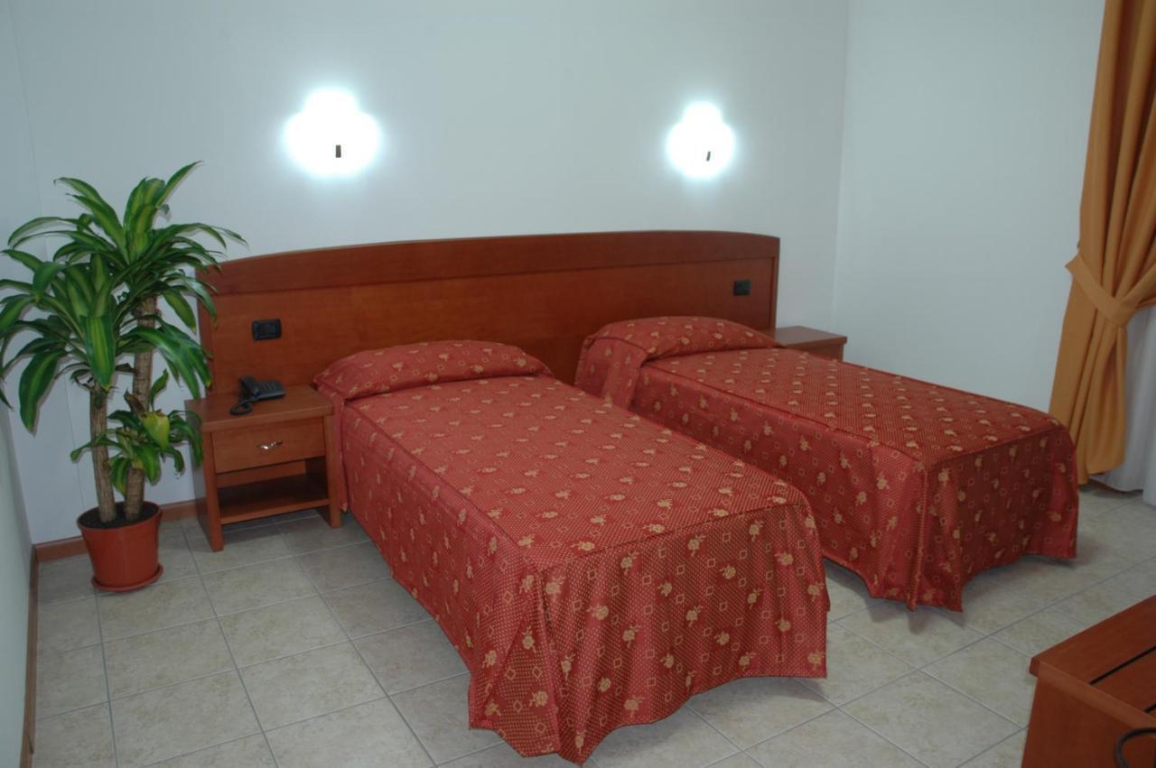 Real Asturias Hotel Acquappesa Bilik gambar